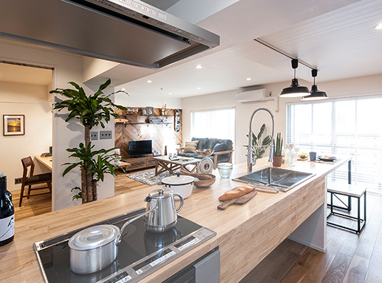 KITCHEN COUNTER
