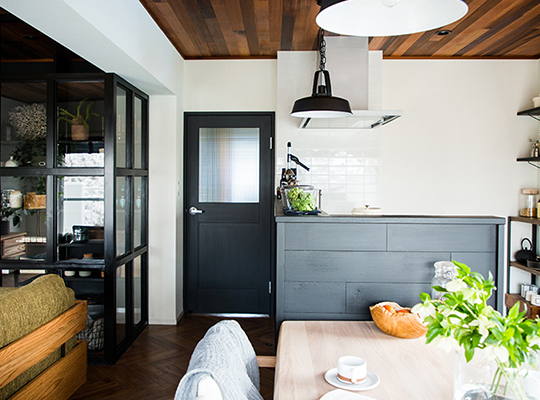 KITCHEN COUNTER